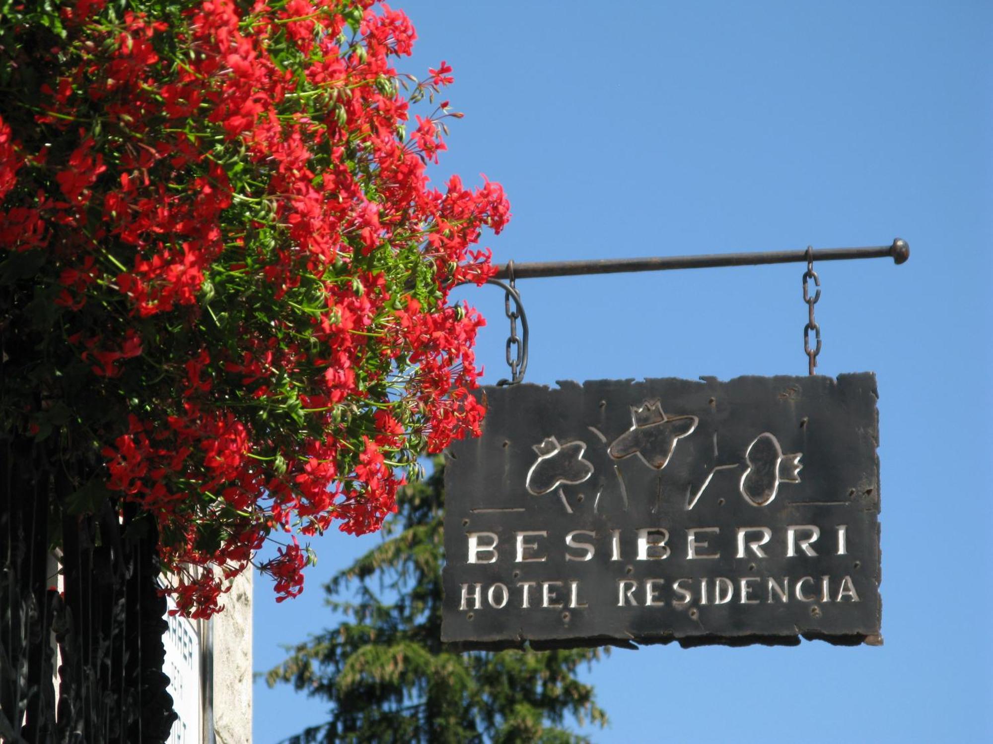 Besiberri Hotel Arties Kültér fotó