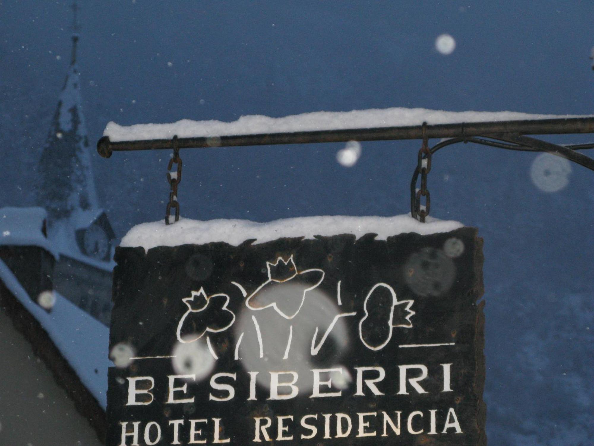 Besiberri Hotel Arties Kültér fotó