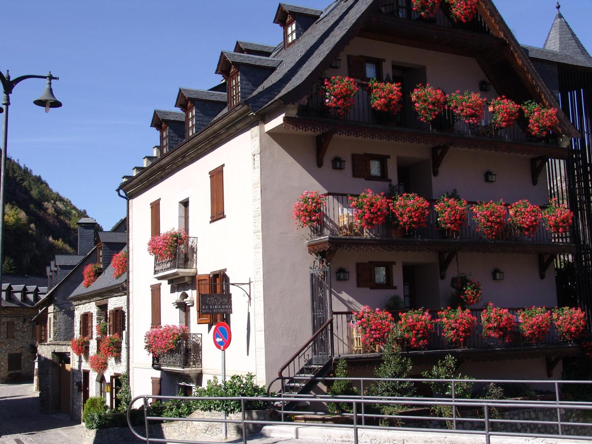 Besiberri Hotel Arties Kültér fotó