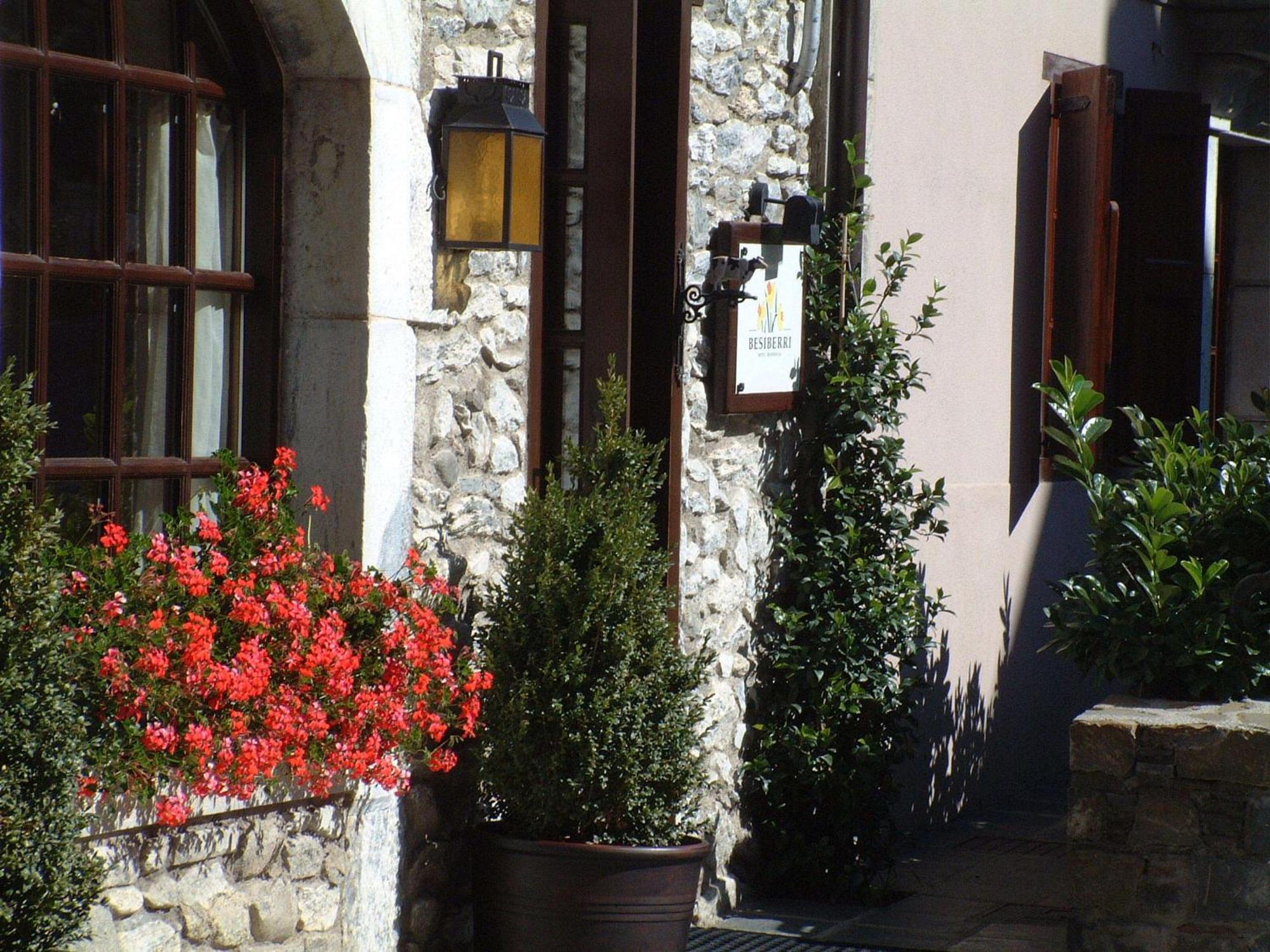 Besiberri Hotel Arties Kültér fotó